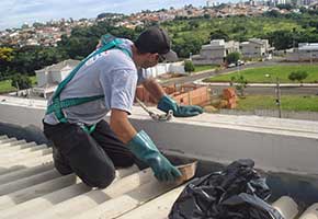 DESENTUPIDORA DE CALHAS